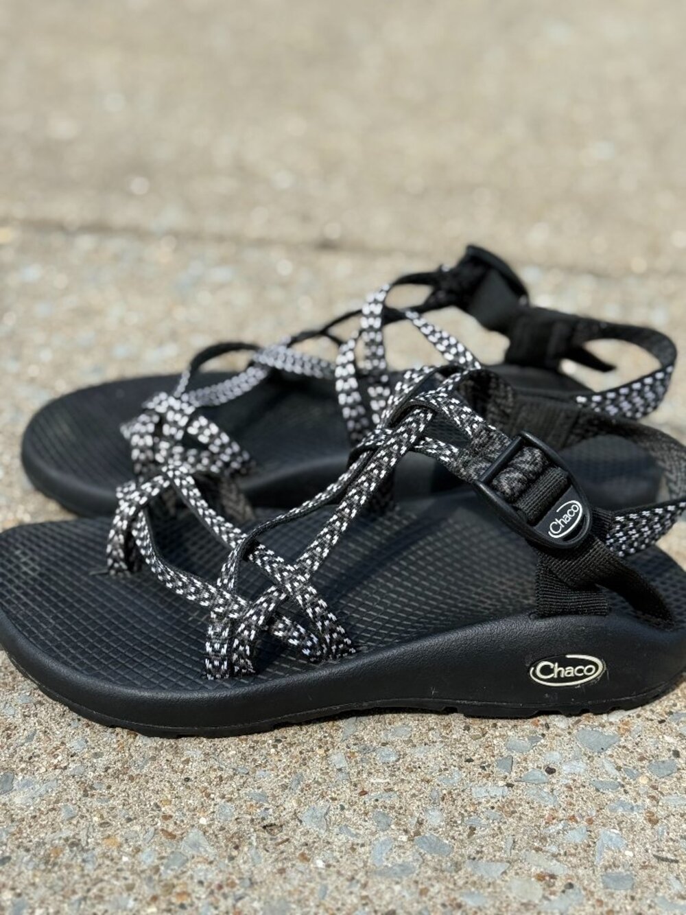 Chaco ZX2 Classic Sandals Womens 8 Black White Geo Strappy Toe Loop Gorpcore 411